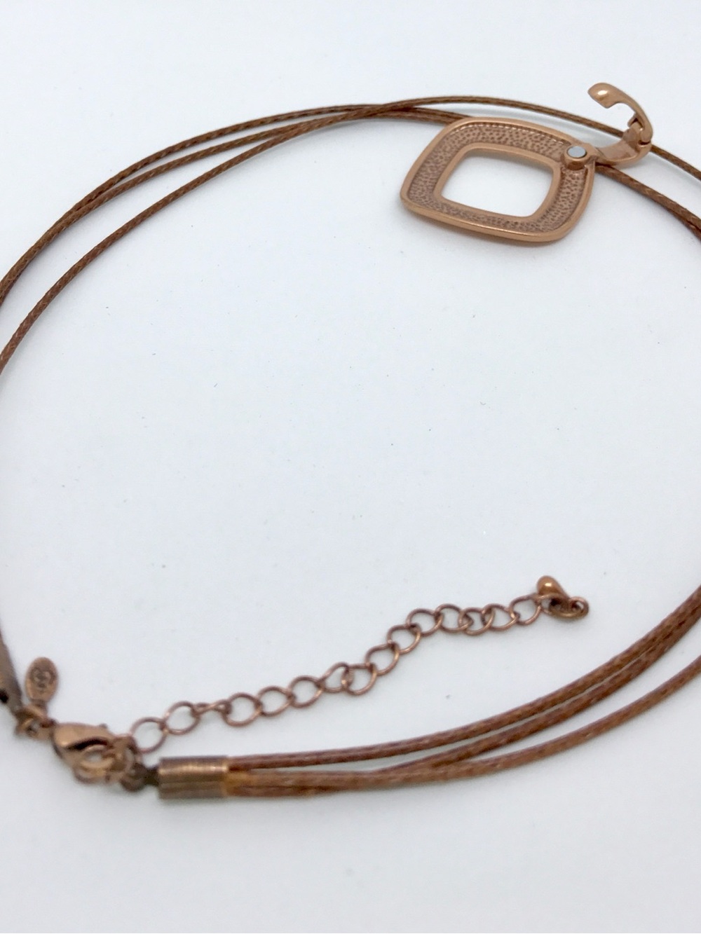 NWOT Premier Designs Copper-Tone magnetic Pendant Necklace - Picture 3 of 3